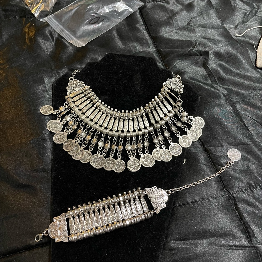 Elegant Silver Statement Necklace - Picture 5 of 7